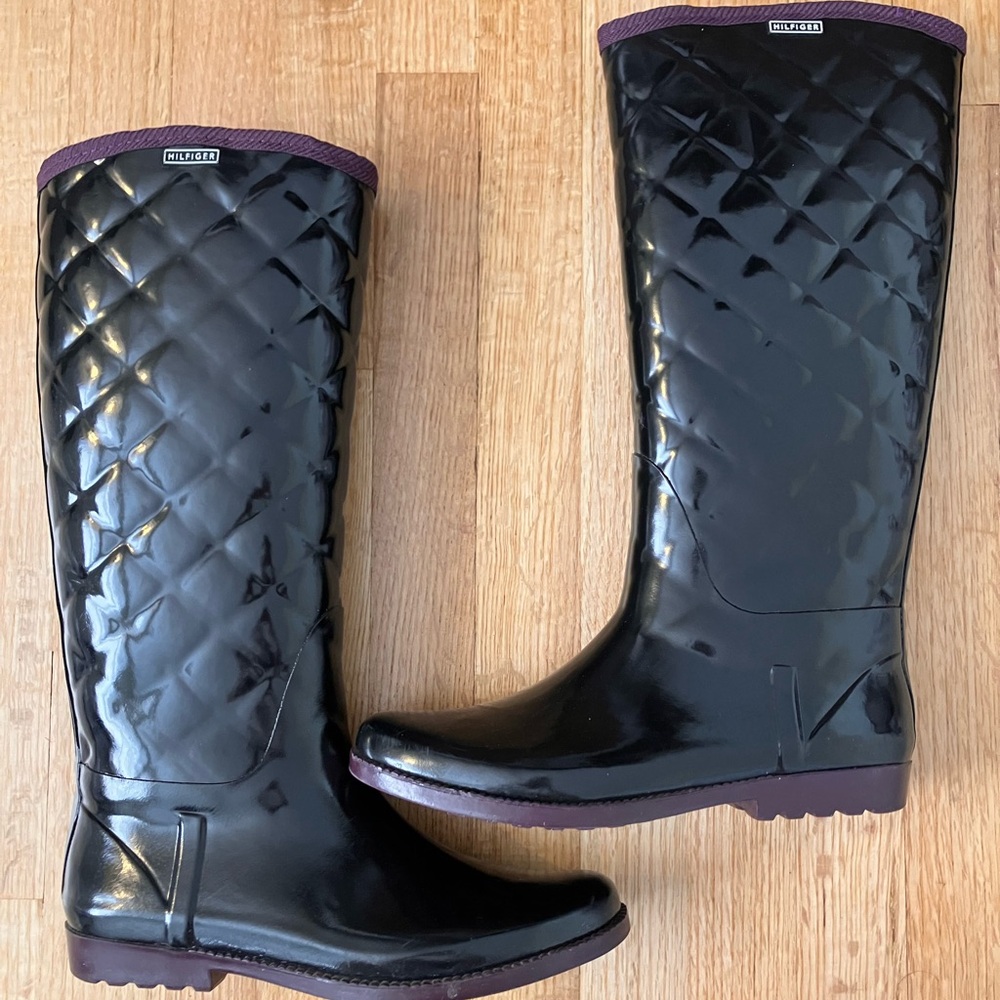 Hilfiger TWVINTAGE Black Quilt 16” Tall Rain Boots with Purple Accent Size 10